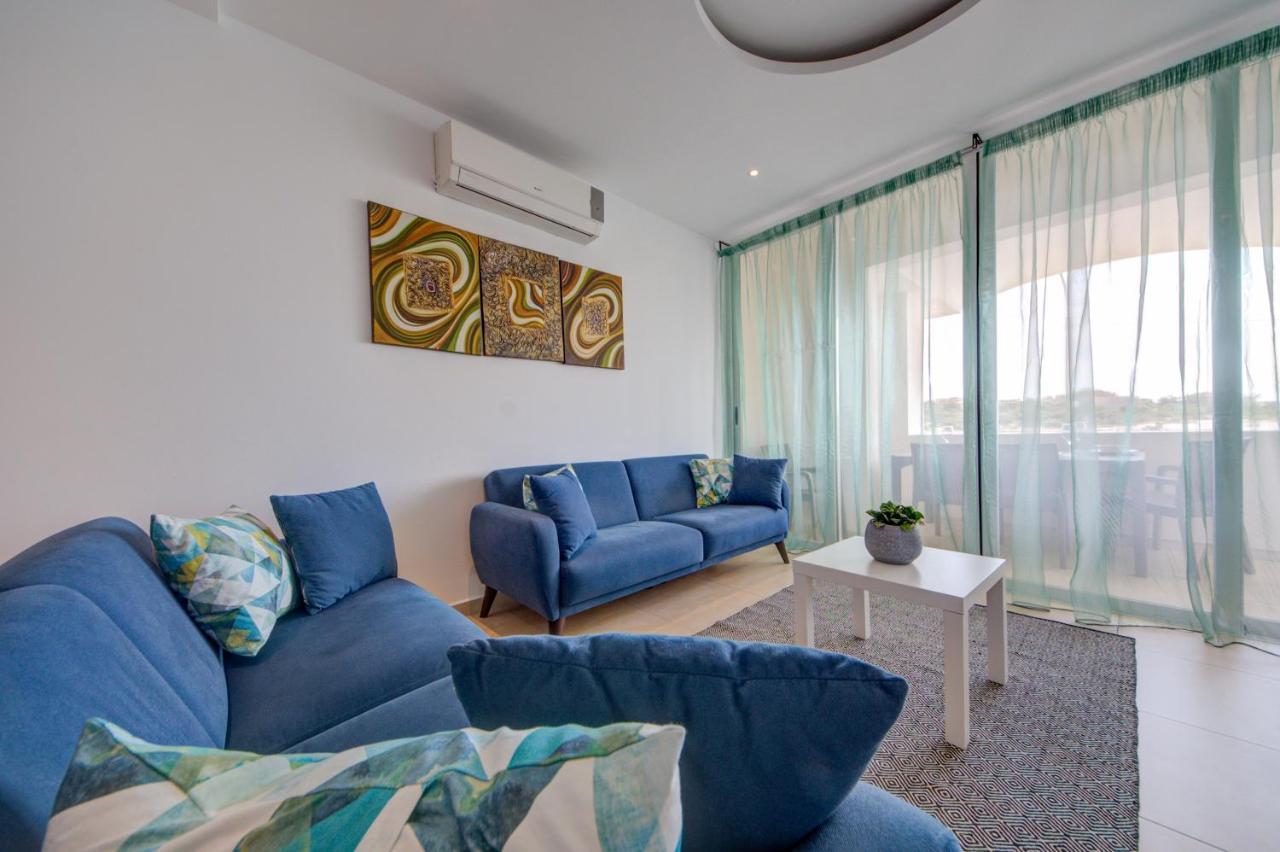 Tigne Seafront 3-bedroom By Shortletsmalta Appartement